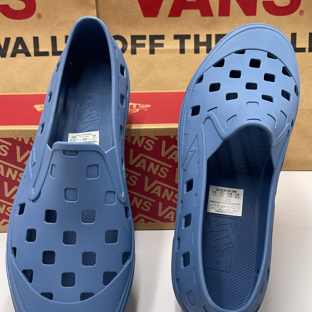 Vans Men’s Slip-On Trk Captains Blue 
VN0A5HF8ZR8
Sneakers - Picture 12 of 16